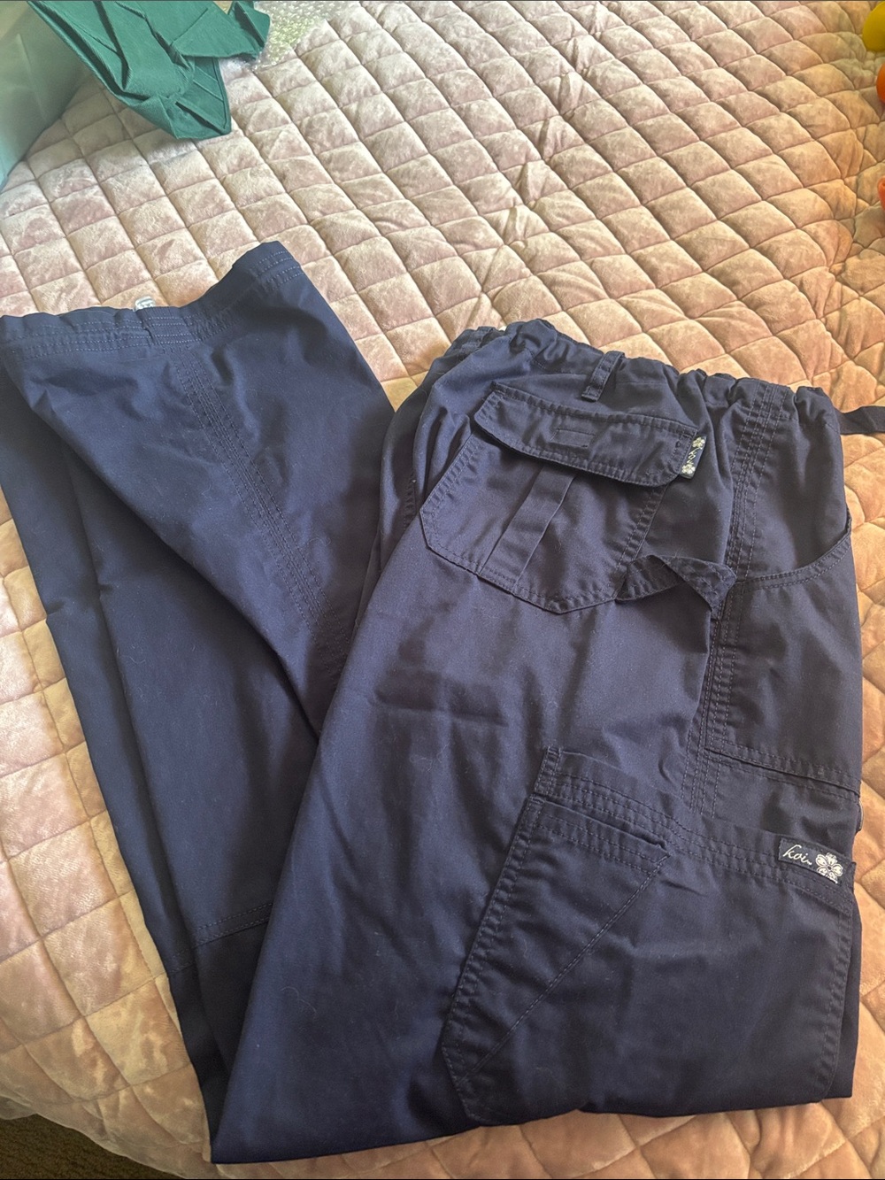 Women’s Navy Cargo scrub Pants with Multiple Pockets Sz large tall